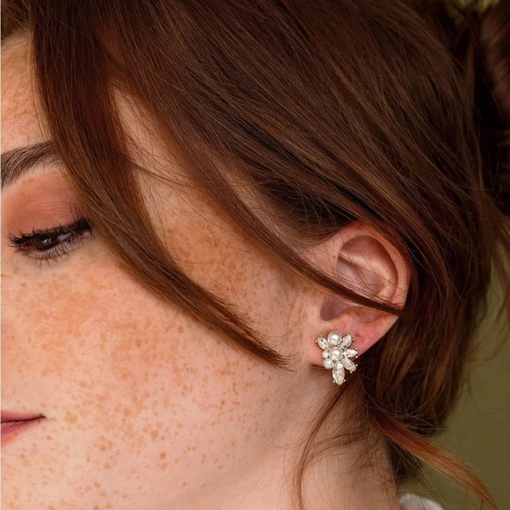 Elegant Silver and White Cluster Earrings - Picture 4 of 4